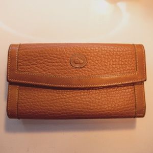 Gorgeous Vintage Dooney & Bourke Wallet